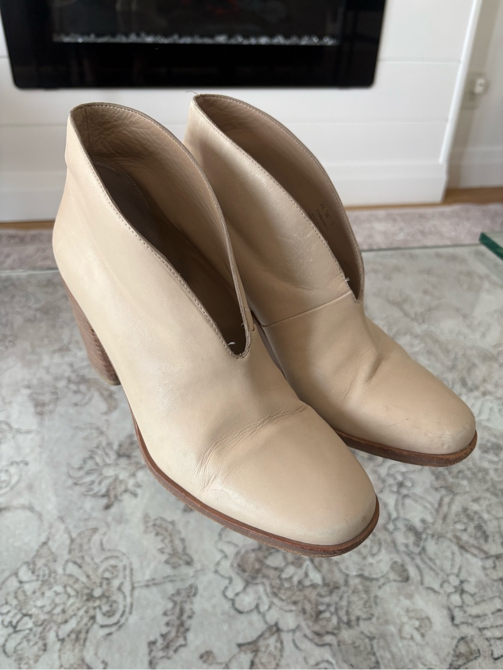 Pour La Victoire - Womens Beige Leather Ankle Boots - size 9.5